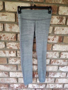 Outdoor Voices Women's Patterned Gray Cropped Leggings Sz XS Athleisure Workout